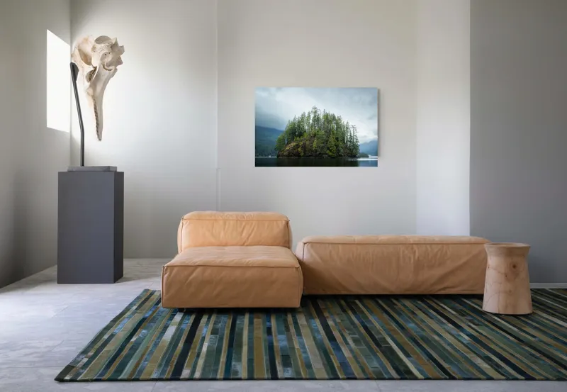 Tablou Canvas, "Insula singuratică sub cer înnorat", Insulă, Pini, Apă, Cer, Noros, Natură, Verdeață, Reflecție, 90 x 50 cm – poza 8