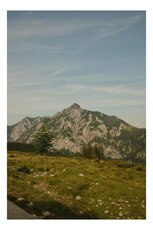 Tablou Canvas, "Muntele însorit al dimineții liniștite", Munte, Cer, Pădure, Iarbă, Piatră, Linie, Vârf, Natură, Verde, Peisaj, 50 x 70 cm