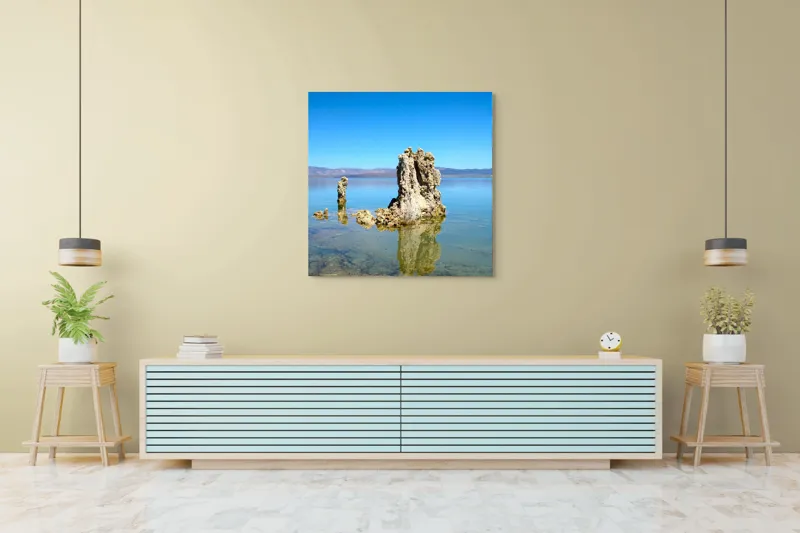 Tablou Canvas, "Stânci misterioase în lac liniștit", Stâncă, Apă, Reflecție, Cer, Natură, Liniște, Albastru, Peisaj, Lumină, Claritate., 100 x 100 cm – poza 5