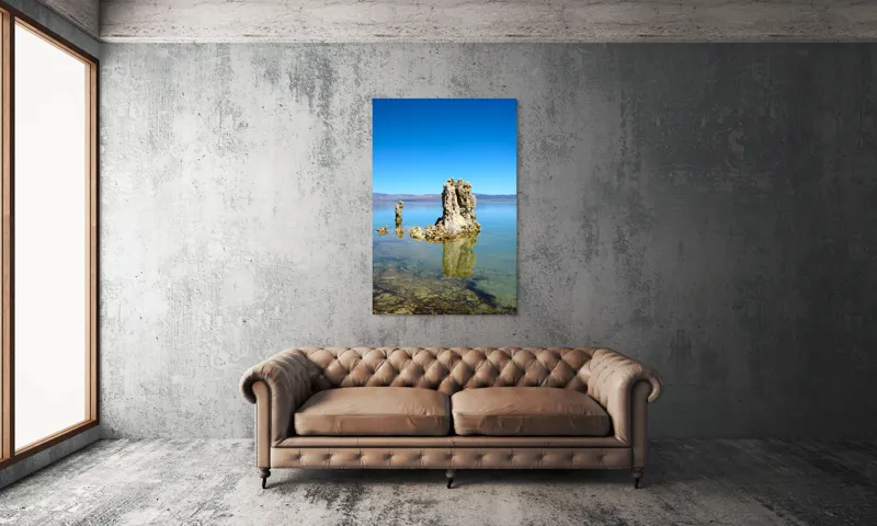 Tablou Canvas, "Stânci misterioase în lac liniștit", Stâncă, Apă, Reflecție, Cer, Natură, Liniște, Albastru, Peisaj, Lumină, Claritate., 100 x 150 cm – poza 6