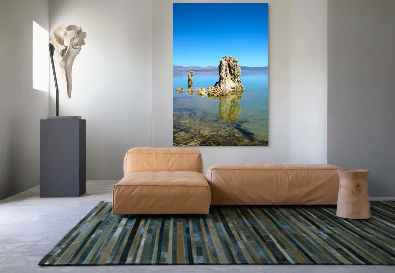 Tablou Canvas, "Stânci misterioase în lac liniștit", Stâncă, Apă, Reflecție, Cer, Natură, Liniște, Albastru, Peisaj, Lumină, Claritate., 100 x 150 cm – poza 7