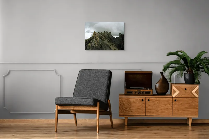 Tablou Canvas, "Colții munților sub cer înnorat", Nor, Piscuri, Stâncă, Dramatic, Cer, Natură, Peisaj, Rugozitate, Contrast, Ominos., 70 x 50 cm – poza 4