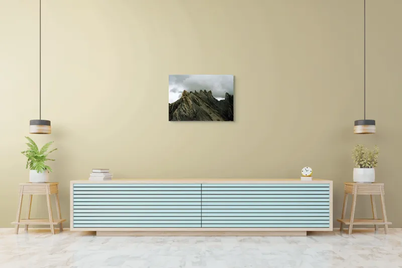 Tablou Canvas, "Colții munților sub cer înnorat", Nor, Piscuri, Stâncă, Dramatic, Cer, Natură, Peisaj, Rugozitate, Contrast, Ominos., 70 x 50 cm – poza 7