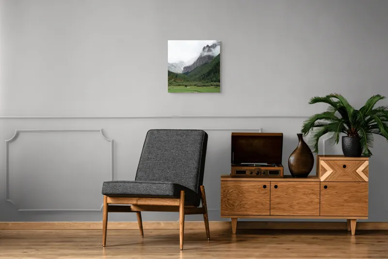 Tablou Canvas, "Valea ascunsă învăluită în ceață", Nor, Munte, Vale, Pădure, Ceață, Verdeață, Liniște, Peisaj., 50 x 50 cm – poza 6