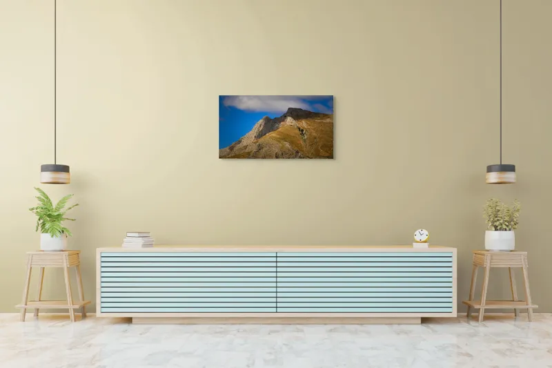 Tablou Canvas, "Muntele sub cerul albastru", Rocă, Munte, Cer, Nori, Umbre, Peisaj, Natură, Lumină, Vârfuri, Culoare., 90 x 50 cm – poza 5