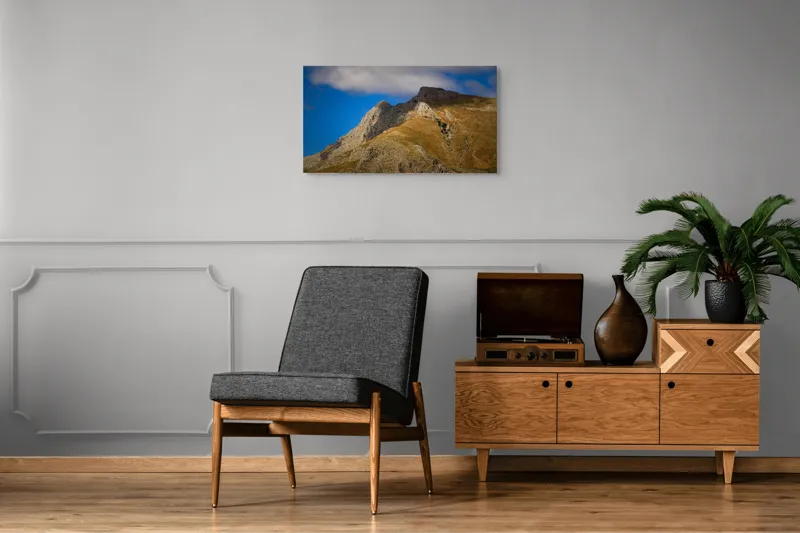 Tablou Canvas, "Muntele sub cerul albastru", Rocă, Munte, Cer, Nori, Umbre, Peisaj, Natură, Lumină, Vârfuri, Culoare., 90 x 50 cm – poza 6