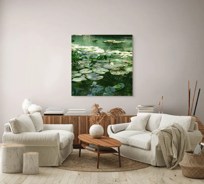 Tablou Canvas, "Nufăr plutitor în lumina dimineții", Liniște, Natură, Nufăr, Apă, Verdeață, Reflecție, Pace, Seninătate, Frunziș, Calm, 100 x 100 cm – poza 3