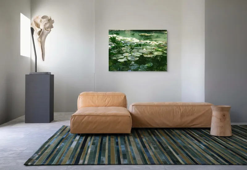 Tablou Canvas, "Nufăr plutitor în lumina dimineții", Liniște, Natură, Nufăr, Apă, Verdeață, Reflecție, Pace, Seninătate, Frunziș, Calm, 100 x 70 cm – poza 7