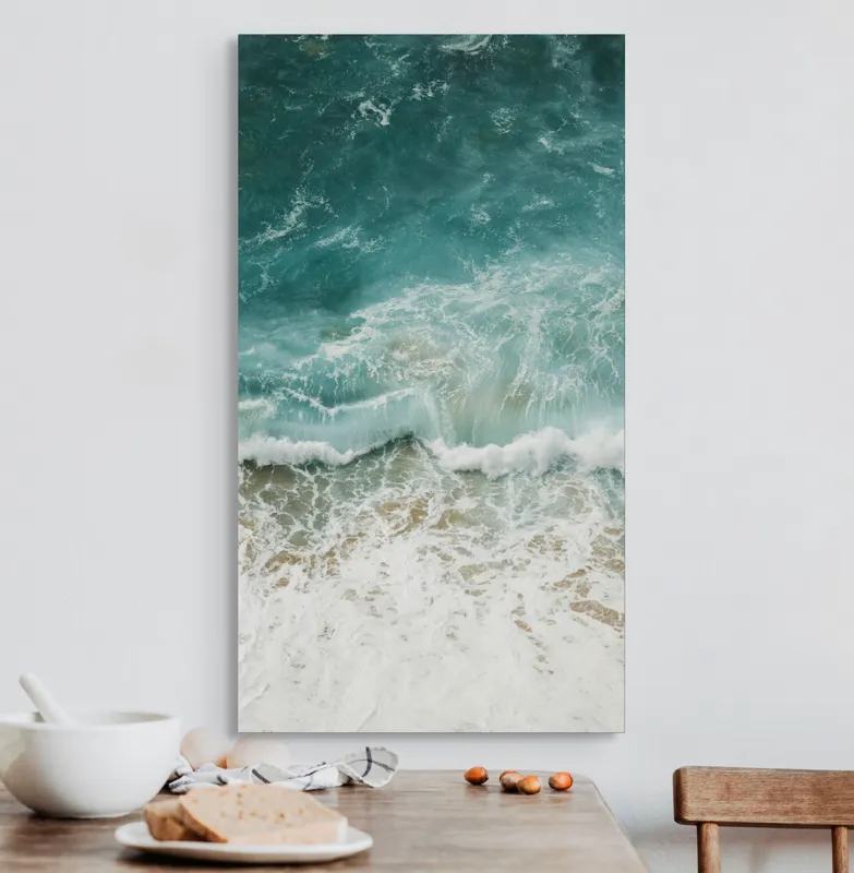 Tablou Canvas, "Valuri spumoase pe țărm azuriu", Valuri, Mare, Spumă, Nisip, Apă, Albastru, Natură, Mișcare, 50 x 90 cm – poza 3