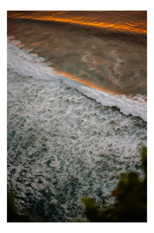 Tablou Canvas, "Valurile mării la apus aurit", Valuri, Apus, Spumă, Ocean, Lumină, Aurie, Natură, Frunziș, 100 x 100 cm