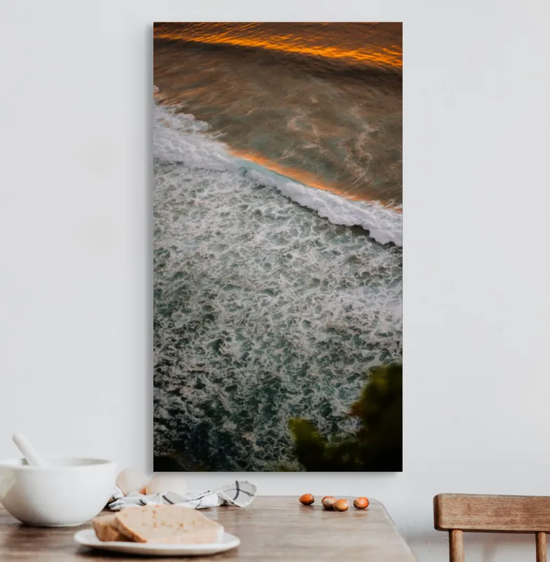 Tablou Canvas, "Valurile mării la apus aurit", Valuri, Apus, Spumă, Ocean, Lumină, Aurie, Natură, Frunziș, 50 x 90 cm – poza 3