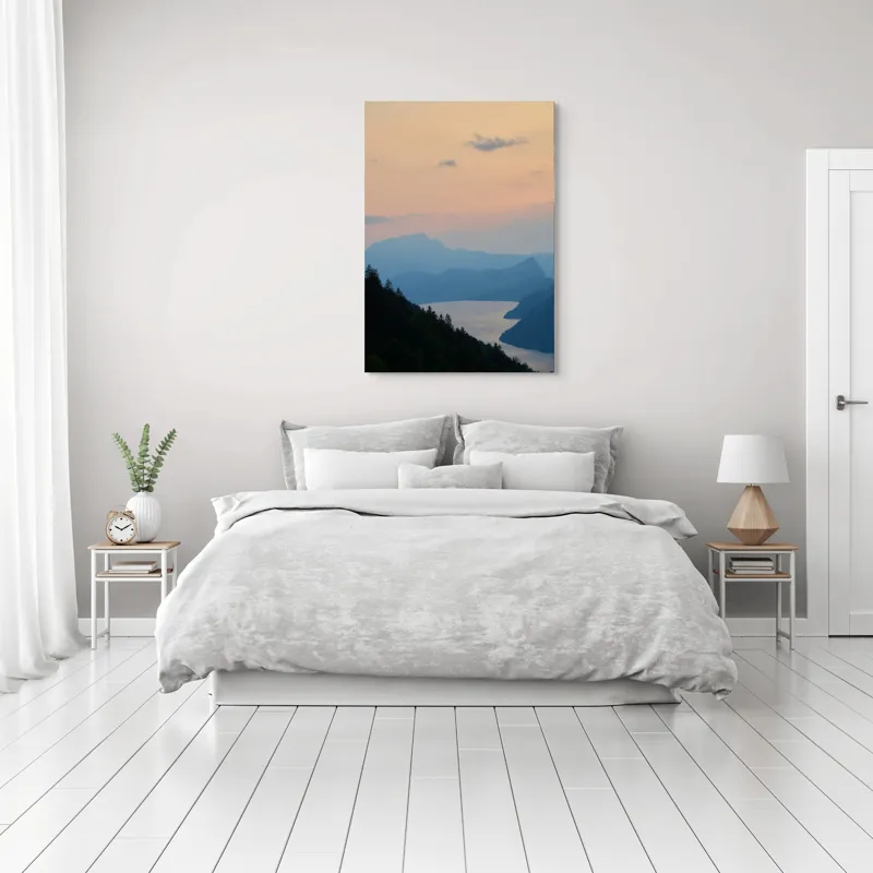 Tablou Canvas, "Apus pe lacul de munte liniștit", Nor, Apus, Siluetă, Lac, Munți, Pădure, Cer, Peisaj, Liniște, Natură, 70 x 100 cm – poza 3