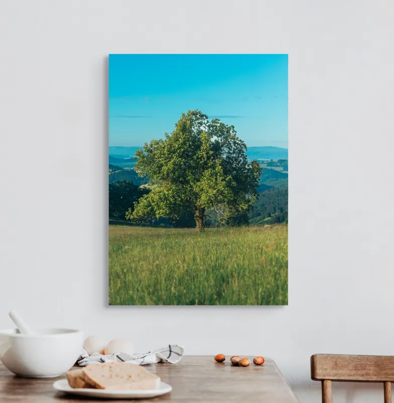 Tablou Canvas, "Copac singuratic în peisaj verde", Copac, Natură, Cer, Iarbă, Peisaj, Verde, Senin, Soare, Linie, Orizont, Frunze, Liniște, 50 x 70 cm – poza 3