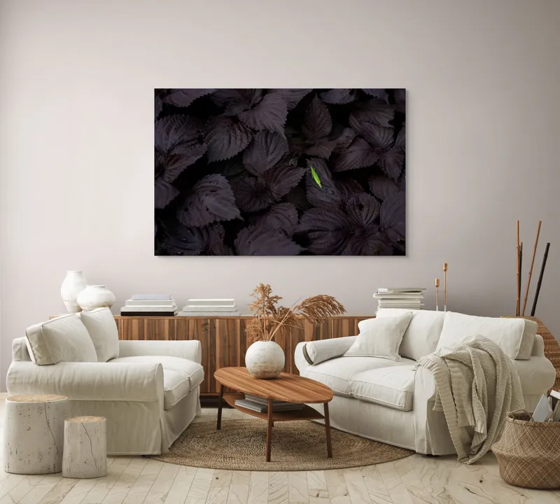 Tablou Canvas, "Frunză verde în ocean întunecat", Frunze, Închise, Rugozitate, Verde, Contrast, Picături, Umbre, Vegetație, Textură, Evidențiere, 150 x 100 cm – poza 3