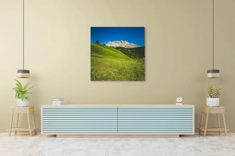 Tablou Canvas, "Câmpie înflorită și munți semeți", Pajiște, Munți, Cer, Verdeață, Liniște, Natură, Frumusețe, Peisaj., 100 x 100 cm – poza 5