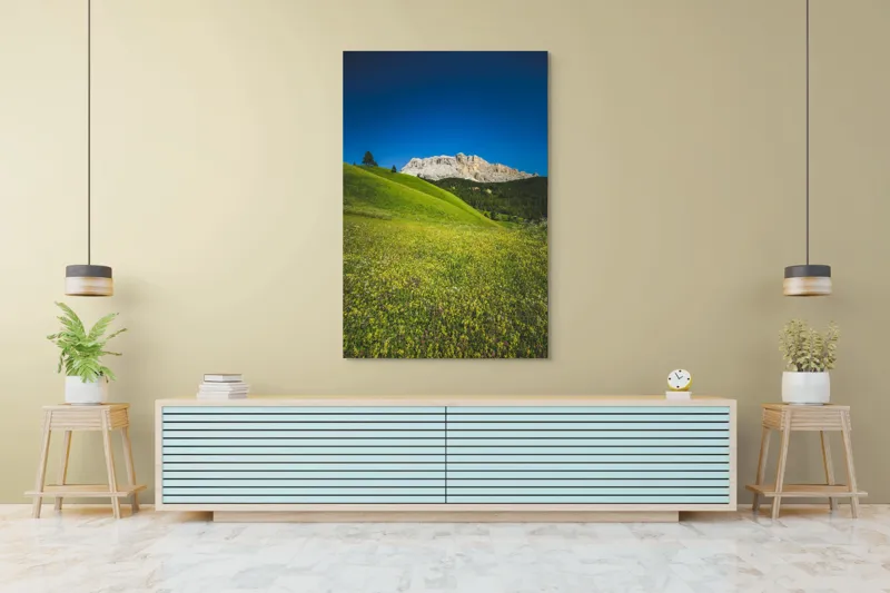 Tablou Canvas, "Câmpie înflorită și munți semeți", Pajiște, Munți, Cer, Verdeață, Liniște, Natură, Frumusețe, Peisaj., 100 x 150 cm – poza 4