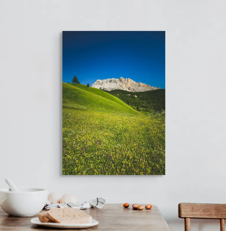 Tablou Canvas, "Câmpie înflorită și munți semeți", Pajiște, Munți, Cer, Verdeață, Liniște, Natură, Frumusețe, Peisaj., 50 x 70 cm – poza 3