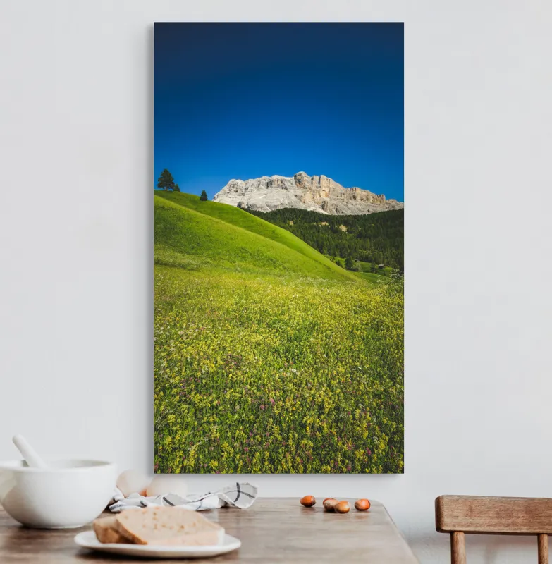 Tablou Canvas, "Câmpie înflorită și munți semeți", Pajiște, Munți, Cer, Verdeață, Liniște, Natură, Frumusețe, Peisaj., 50 x 90 cm – poza 3