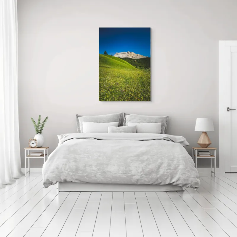 Tablou Canvas, "Câmpie înflorită și munți semeți", Pajiște, Munți, Cer, Verdeață, Liniște, Natură, Frumusețe, Peisaj., 70 x 100 cm – poza 3