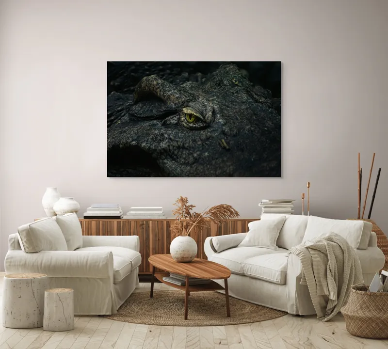 Tablou Canvas, "Privirea misteriosului protector al apelor", Crocodil, Privire, Textură, Solzi, Natură, Ochi, Amphibian, Intimidant, Piele, Camuflaj, 150 x 100 cm – poza 3