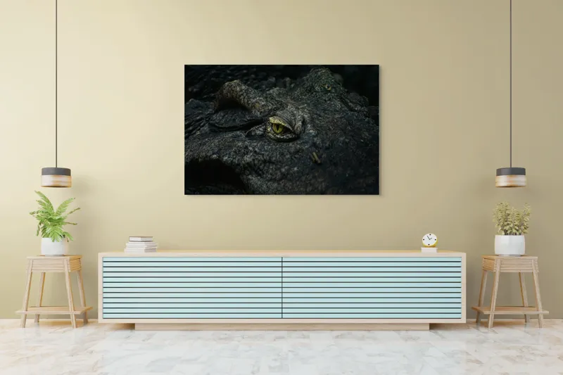 Tablou Canvas, "Privirea misteriosului protector al apelor", Crocodil, Privire, Textură, Solzi, Natură, Ochi, Amphibian, Intimidant, Piele, Camuflaj, 150 x 100 cm – poza 6