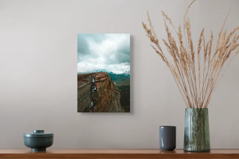 Tablou Canvas, "Culmea stâncoasă spre infinitul cerului", Norii, Stâncă, Peisaj, Aventura, Înălțime, Pitoresc, Natură, Munți, Verdeață, Majestuos, 26 x 39 cm – poza 5