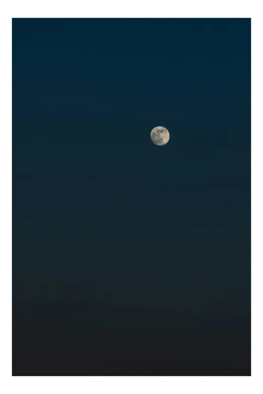 Tablou Canvas, "Luna strălucitoare pe cerul nopții", Lună, Întuneric, Cer, Liniște, Misterios, Răsfrângere, Noapte, 39 x 54 cm