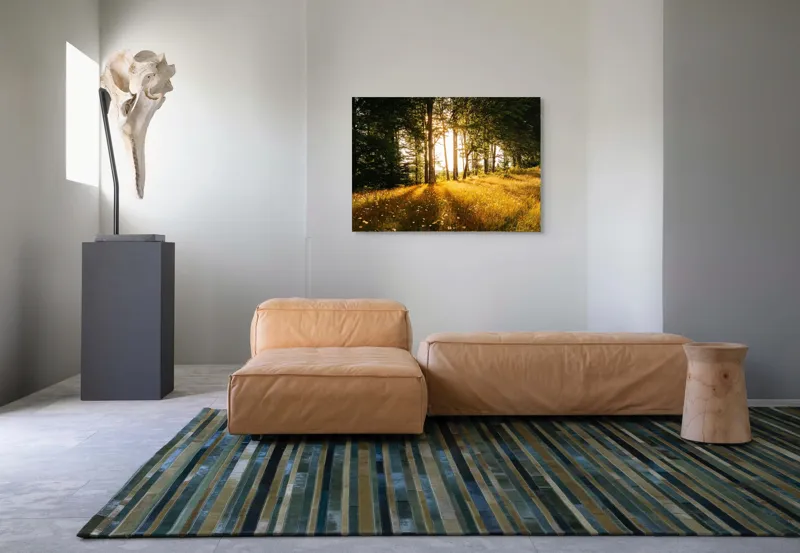 Tablou Canvas, "Lumina blândă a dimineții în pădure", Soare, Pădure, Razele, Lumină, Iarbă, Flori, Apus, Natură, Trunchiuri, Serenitate, 100 x 70 cm – poza 7