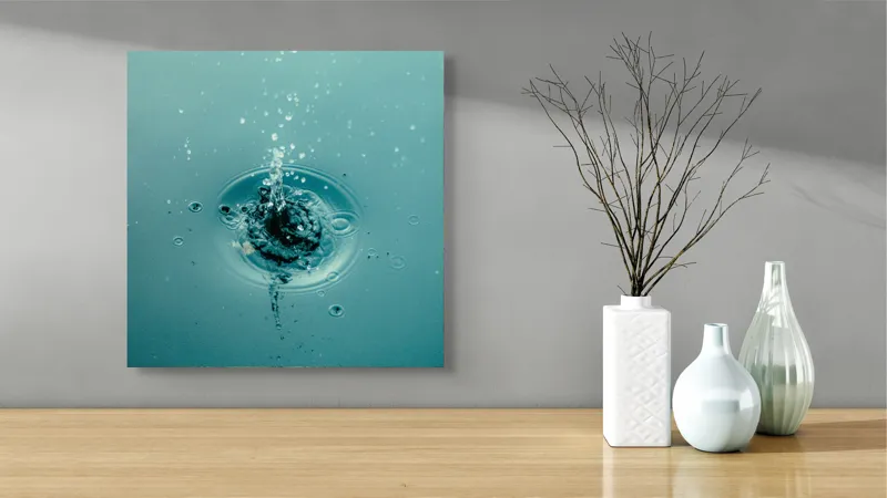 Tablou Canvas, "Călătoria unei picături de apă", Picătură, Apă, Vâlvătaie, Cercuri, Reflexie, Impact, Lichid, Albastru, Mișcare, 50 x 50 cm – poza 3