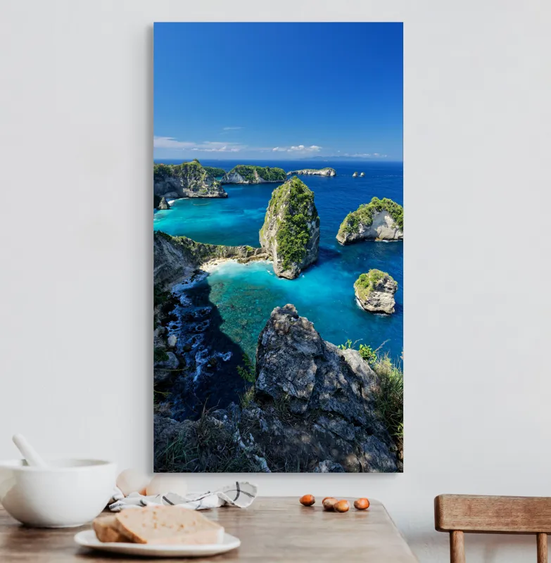 Tablou Canvas, "Stâncile maiestuoase ale oceanului albastru", Albastru, Stânci, Ocean, Vegetație, Cer, Valuri, Insule, Peisaj, Paradis, Natură, 50 x 90 cm – poza 3