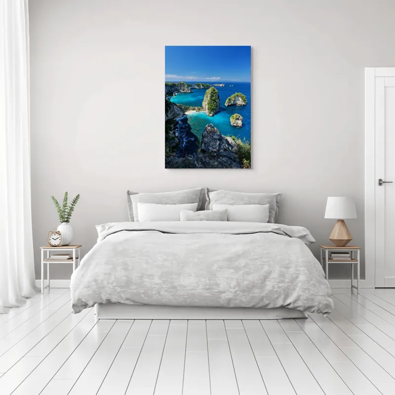 Tablou Canvas, "Stâncile maiestuoase ale oceanului albastru", Albastru, Stânci, Ocean, Vegetație, Cer, Valuri, Insule, Peisaj, Paradis, Natură, 70 x 100 cm – poza 3
