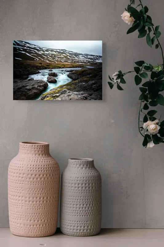 Tablou Canvas, "Cascadă în peisaj montan înzăpezit", Peisaj, Râuri, Munți, Zăpadă, Nor, Apă, Piatre, Tundră, Văi, Natură, 39 x 26 cm – poza 4