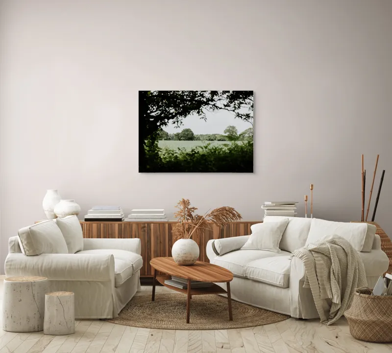 Tablou Canvas, "Peisaj verde dincolo de ramuri", Verde, Tufișuri, Cer, Arbori, Natură, Lumină, Peisaj, Răcoros, 100 x 70 cm – poza 3