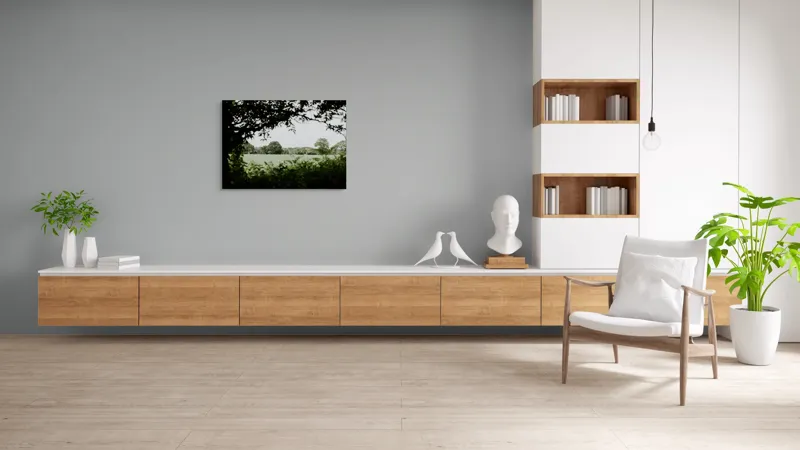 Tablou Canvas, "Peisaj verde dincolo de ramuri", Verde, Tufișuri, Cer, Arbori, Natură, Lumină, Peisaj, Răcoros, 100 x 70 cm – poza 6