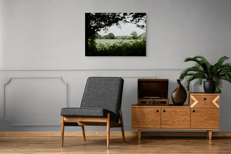 Tablou Canvas, "Peisaj verde dincolo de ramuri", Verde, Tufișuri, Cer, Arbori, Natură, Lumină, Peisaj, Răcoros, 100 x 70 cm – poza 8