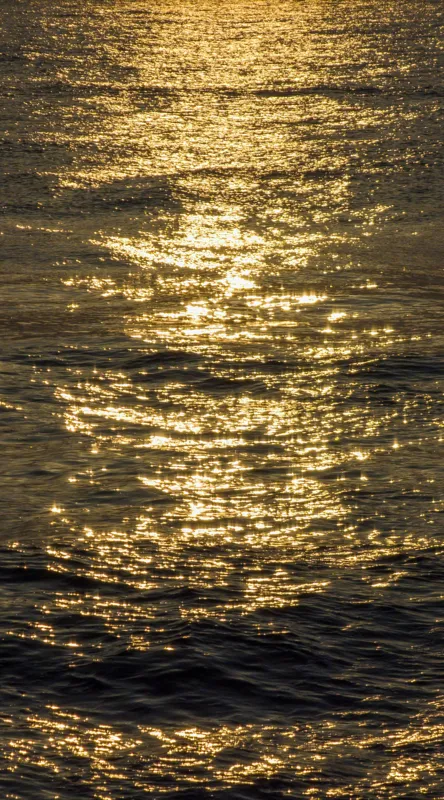 Tablou Canvas, "Strălucirea soarelui pe apă liniștită", Aur, Reflexie, Ocean, Apus, Scânteiere, Calm, Încântare, Valuri, 50 x 90 cm – poza 2
