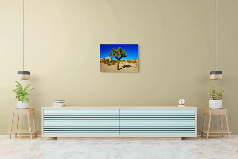 Tablou Canvas, "Umbra solitară în deșertul arid", Copac, Desert, Cer, Albastru, Soare, Umbre, Pietre, Vegetație, Ariditate, Vedere, Natură, Peisaj, 70 x 50 cm – poza 7
