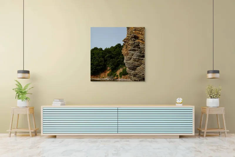 Tablou Canvas, "Colț de stâncă lângă pădure liniștită", Stâncă, Vegetație, Apă, Cer, Natură, Liniște, Texturi, 100 x 100 cm – poza 5