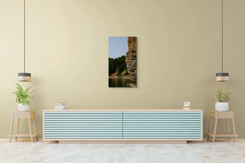Tablou Canvas, "Colț de stâncă lângă pădure liniștită", Stâncă, Vegetație, Apă, Cer, Natură, Liniște, Texturi, 50 x 90 cm – poza 6