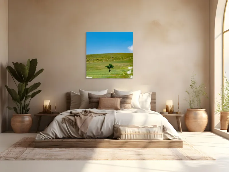 Tablou Canvas, "Copacul singuratic în câmp deschis", Copac, Solitar, Câmpie, Cer, Albastru, Verde, Peisaj, Tranquilitate, Linie, Orizont, Flori, Sălbăticie, 100 x 100 cm – poza 4