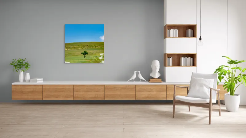 Tablou Canvas, "Copacul singuratic în câmp deschis", Copac, Solitar, Câmpie, Cer, Albastru, Verde, Peisaj, Tranquilitate, Linie, Orizont, Flori, Sălbăticie, 100 x 100 cm – poza 8