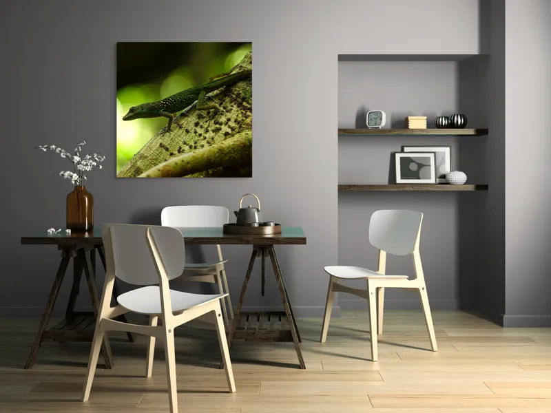 Tablou Canvas, "Șopârla verde pe trunchiul copacului", 100 x 100 cm – poza 6
