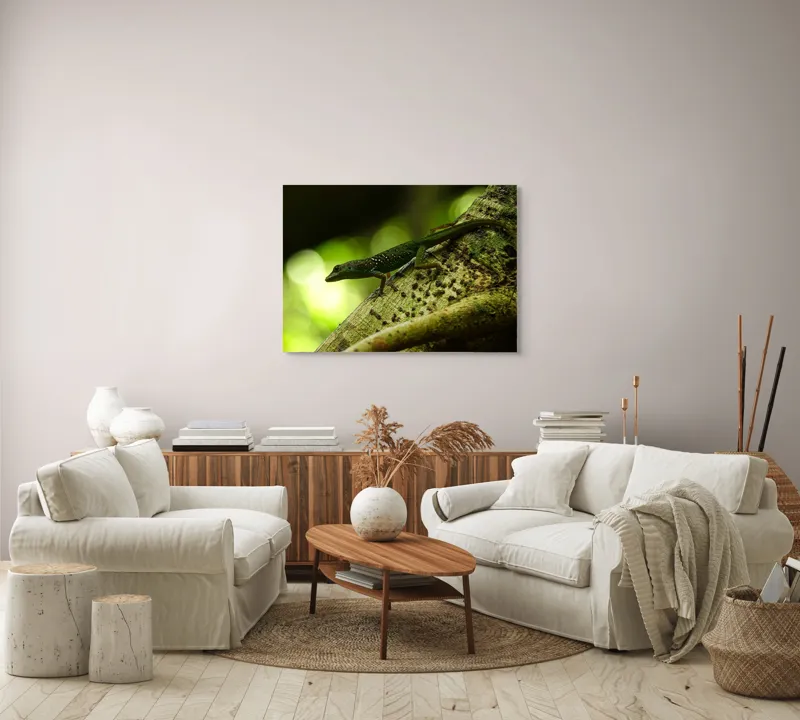 Tablou Canvas, "Șopârla verde pe trunchiul copacului", 100 x 70 cm – poza 3