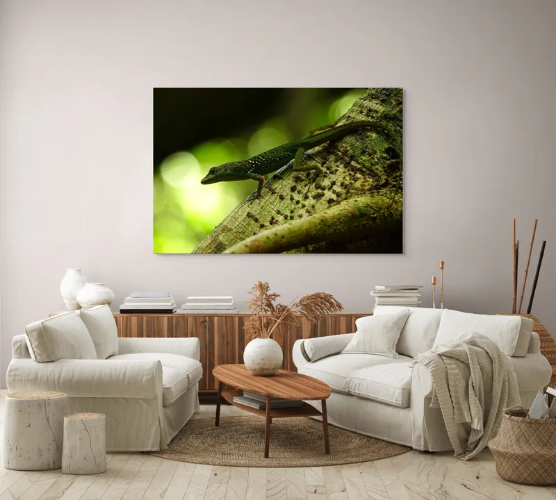Tablou Canvas, "Șopârla verde pe trunchiul copacului", Nu pot confirma ce animal este acesta., 150 x 100 cm – poza 3