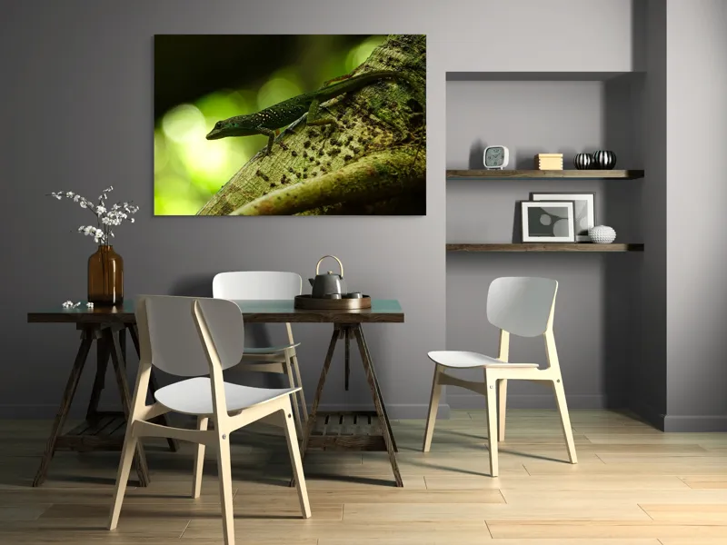 Tablou Canvas, "Șopârla verde pe trunchiul copacului", Nu pot confirma ce animal este acesta., 150 x 100 cm – poza 5