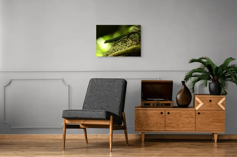 Tablou Canvas, "Șopârla verde pe trunchiul copacului", 70 x 50 cm – poza 4