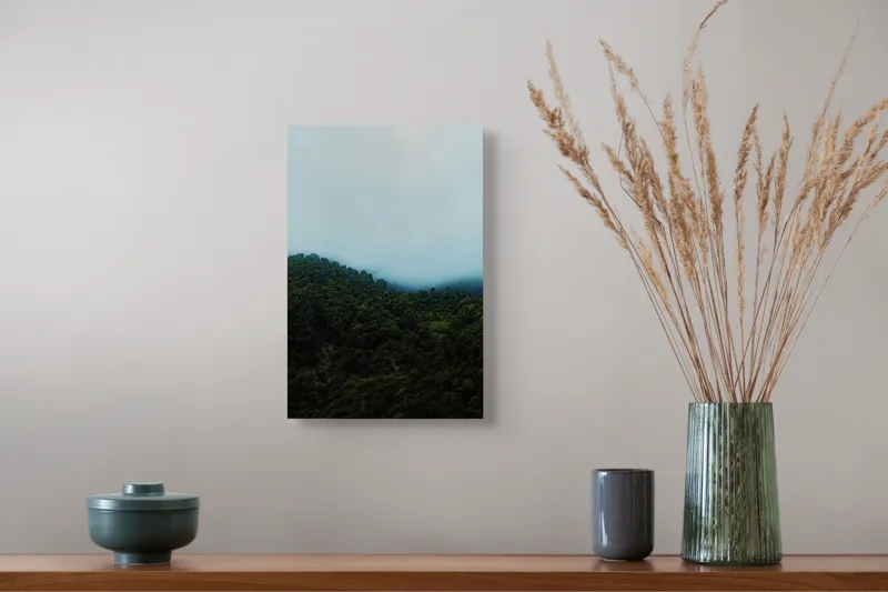Tablou Canvas, "Ceața se lasă peste pădure", Pădure, Ceață, Dealuri, Verdeață, Mister, Liniște, Natură, Umbre, Contemplare, Tihnă, 26 x 39 cm – poza 5
