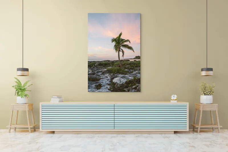 Tablou Canvas, "Singuraticul palmier pe țărm stâncos", Palmier, Apus, Cer, Ocean, Stânci, Vegetație, Tranquilitate, Romanticism, 100 x 150 cm – poza 4