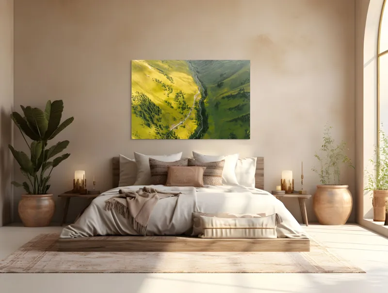 Tablou Canvas, "Valea îmbrățișată de soare și pârâu", Văi, Râu, Verdeață, Pini, Lumină, Munți, Peisaj, Natură., 150 x 100 cm – poza 4
