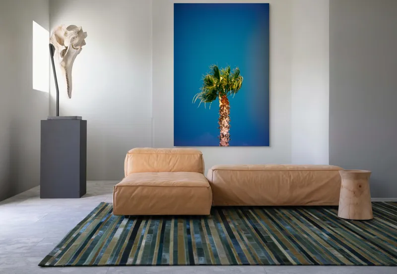 Tablou Canvas, "Palmier sub cerul albastru intens", Palmier, Cer, Albastru, Frunziș, Trunchi, Verde, Natură, Viu, Strălucitor, 100 x 150 cm – poza 7